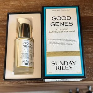 Sunday Riley Good Genes Lactic Acid Treatment - Gold and White